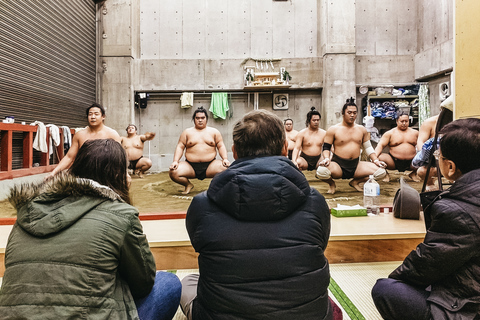 Tokio: bezoek aan de ochtendtraining van sumoworstelaars