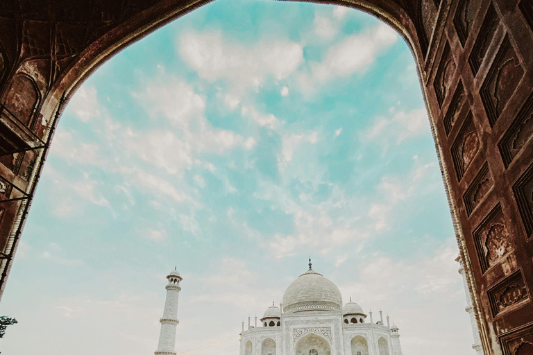 From Delhi: Taj Mahal Private Tour for Solo Female Traveler