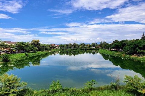 Hue: Przejażdżka rowerem przez Cytadelę i wzdłuż kanału Ngự Hà