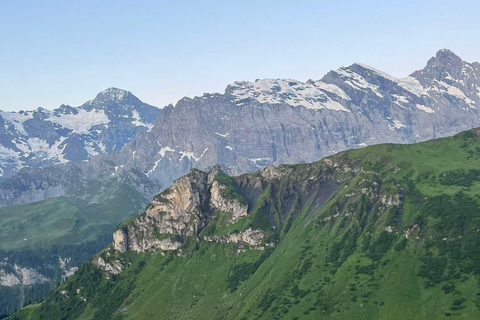 Interlaken: Scenic hiking tour from Mürren to Rotstock hut.