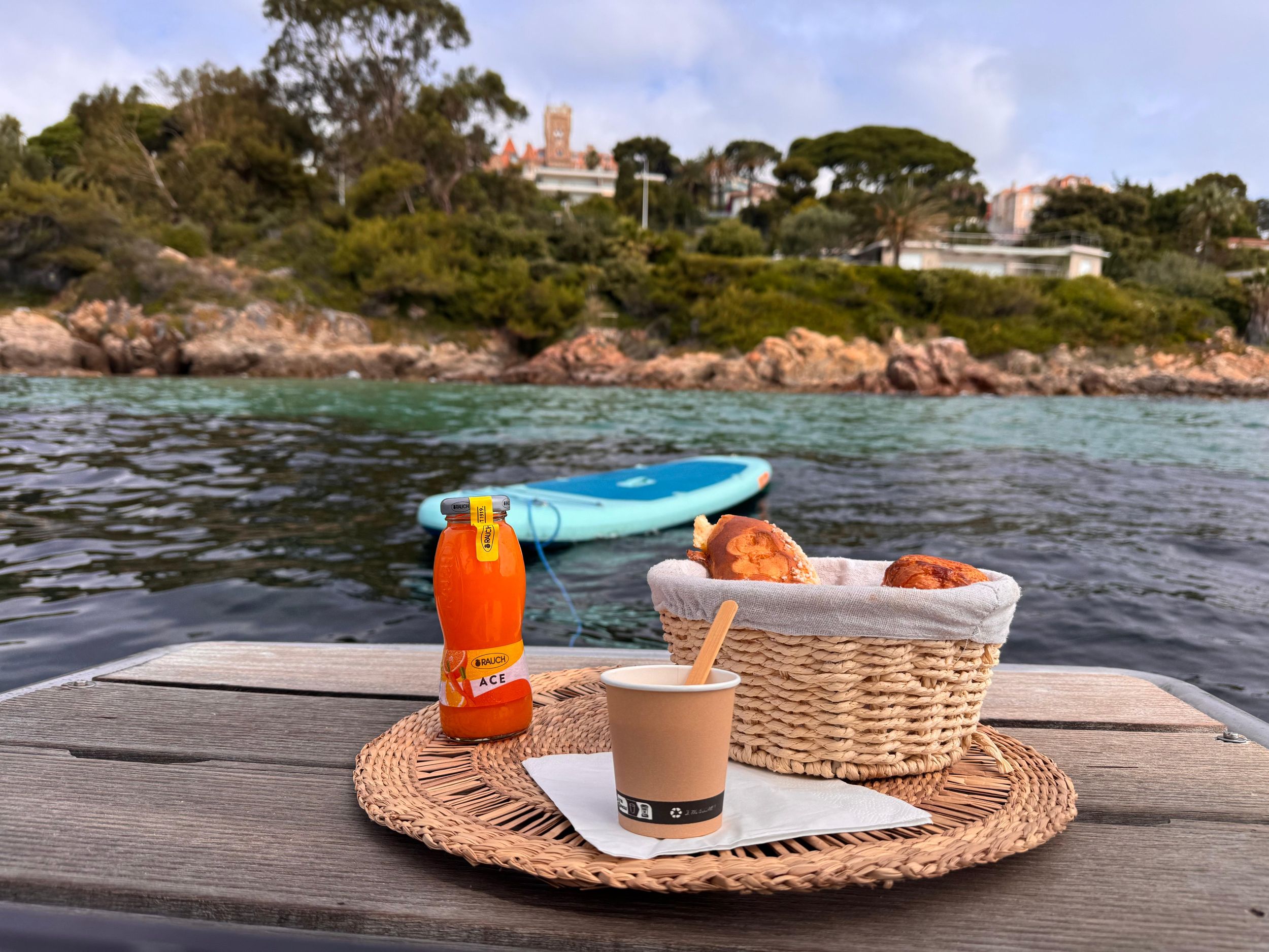 Antibes: Segelbootstour mit Frühstück, Schnorcheln und Paddeln