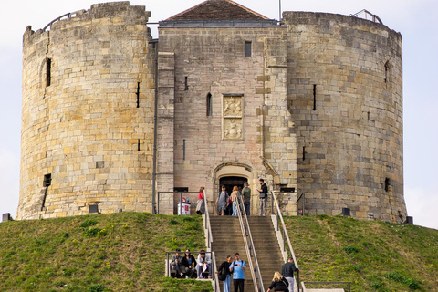 York: Tour guidato della città in eBike con divertenti fatti storici