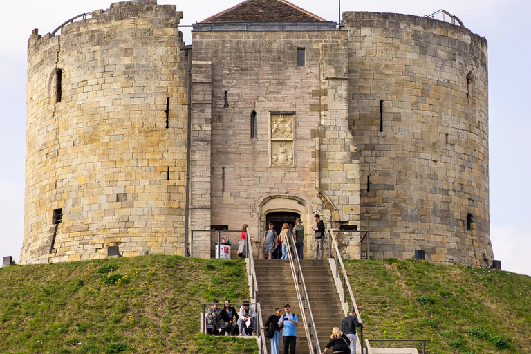 York: Tour guidato della città in eBike con divertenti fatti storici