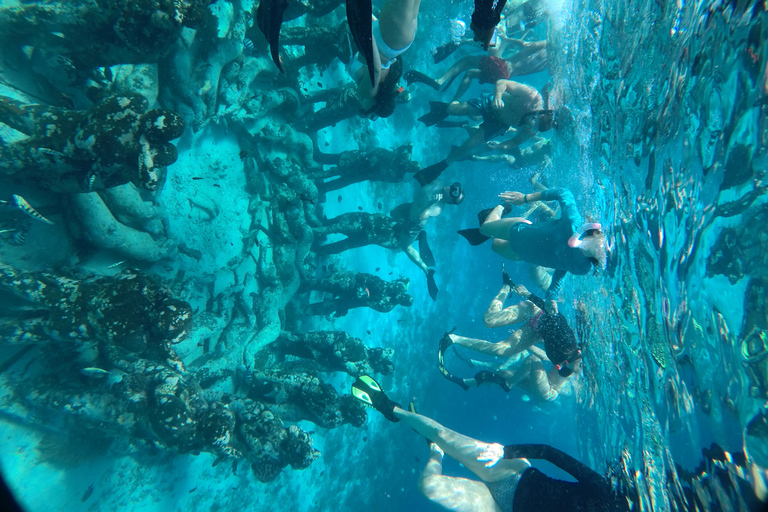Lombok: Gili Islands Snorkeling Tour with Hotel Pickup Provate snorkling gili island with camera underwater