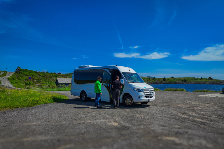 探索豪格松并拜访当地山区农民探索海于格松并拜访当地山区农民