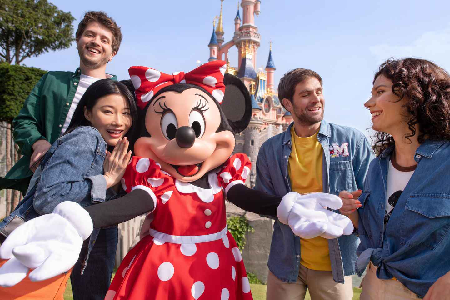 Paris: Disneyland Paris Ticket with Transfer