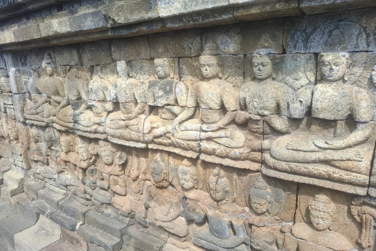 Tour del Tempio di Borobudur e del Tempio di Prambanan con scalata