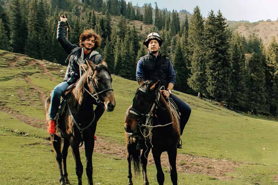 1-tägiges Reitabenteuer im Bordschomi-Nationalpark. Foto: GetYourGuide