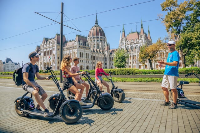 Budapest: tours en monsteRoller E-Scooter en grupo reducido