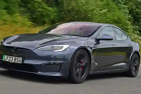 Baku: Airport Transfer with Tesla models