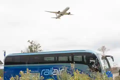 London Heathrow flygplats: Buss till Woking - Guildford