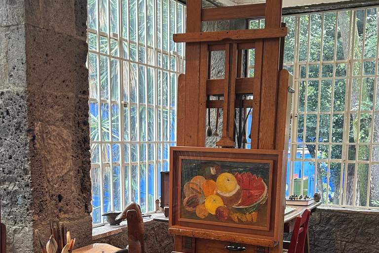 Mexico City: Intimate Frida Walking Tour & La Casa Azul.