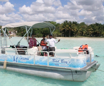 Bacalar: Lago de los Siete Colores Excursión en Pontón con Fruta
