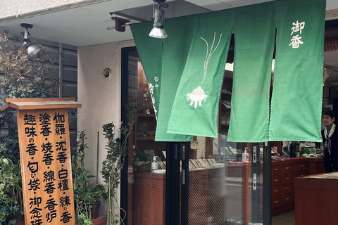 Tokyo: Calm and Cultural Stroll Through Historic Areas