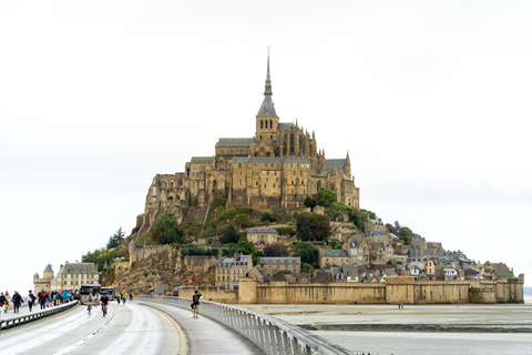 Depuis Paris : Excursion au Mont Saint Michel avec un guideDepuis Paris : Excursion d'une journée au Mont Saint Michel avec un guide