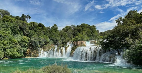 Ab Zadar: Tour zu den Krka-Wasserfällen mit Panorama-Bootsfahrt
