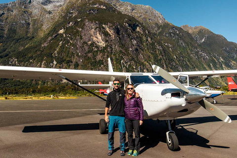 Från Wanaka: Milford Sound Flyg med landning och glaciärer