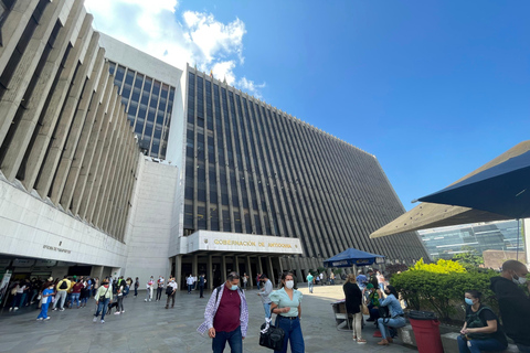 Medellín: Tour guiado a pie con paradas gastronómicas