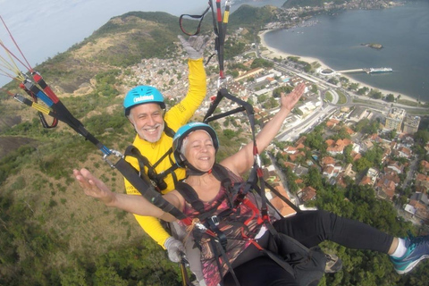 Rio de Janeiro: Paragliding in Niterói with experienced instructors