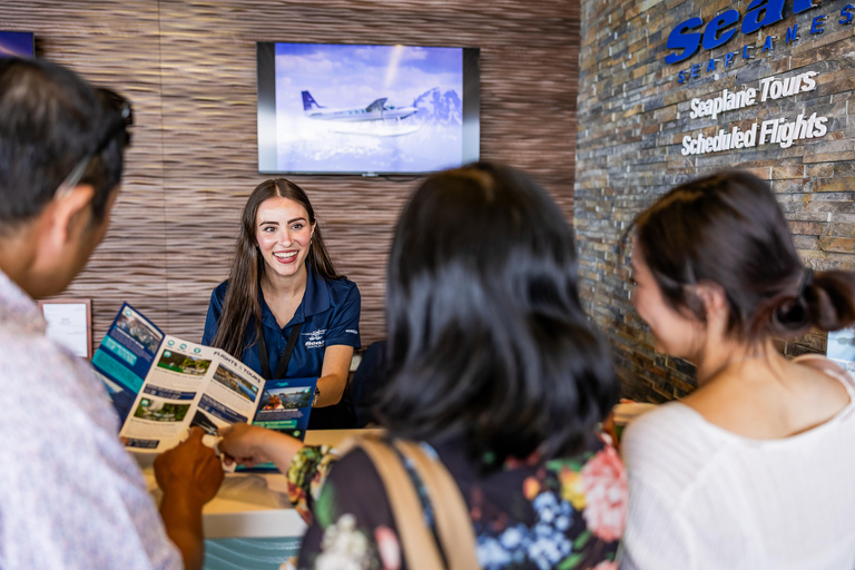 温哥华：冰川与高山湖泊飞行探险