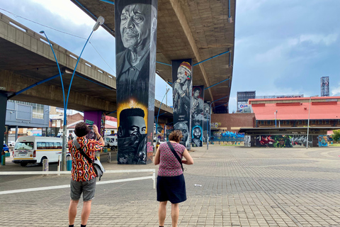 Couleurs de Johannesburg : Une visite des graffitis et de l&#039;art de la rue