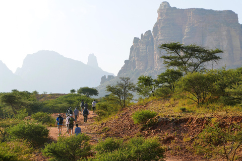 Império histórico de Axum e o impressionante Monte Gheralta.