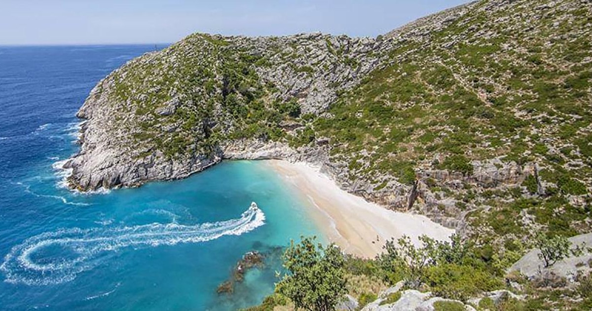 Vanuit Tirana Dagtrip Naar Het Schiereiland Sazan Karaburun