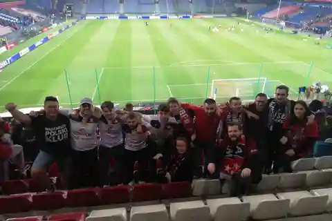 Experimente um jogo de futebol em Cracóvia com um morador local