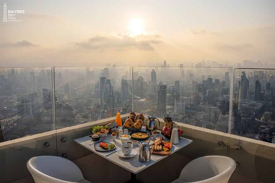 Bangkok: Frühstücksbuffet im Baiyoke Sky. Foto: GetYourGuide