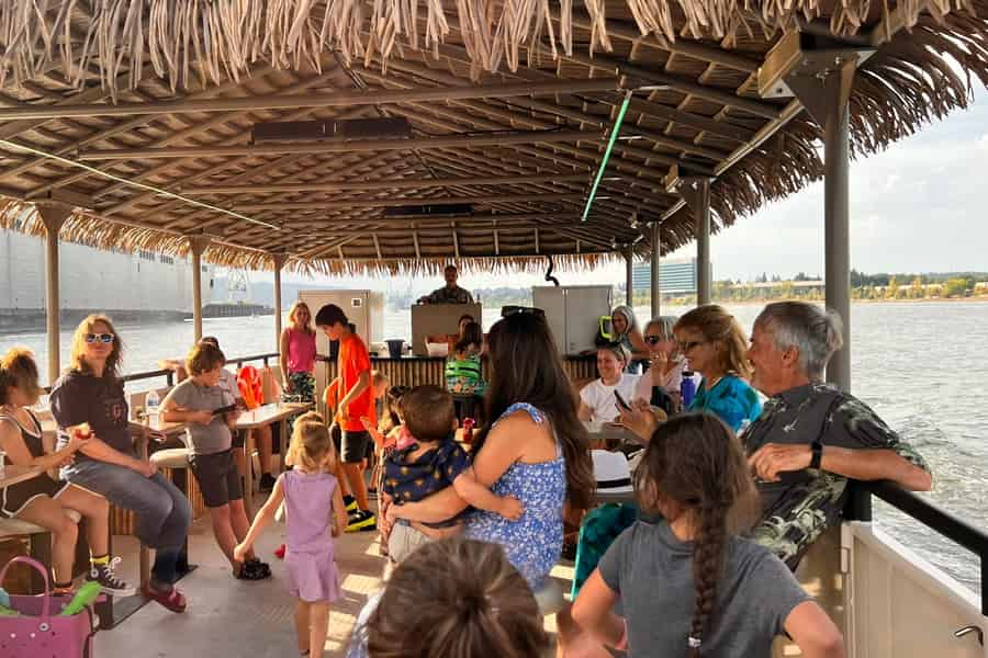 Portland: Familien-Spaß-Tour mit geführter Bootstour auf dem Willamette River. Foto: GetYourGuide