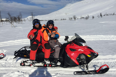 Z Tromsø: Lyngen Alps Wycieczka z przewodnikiem na skuterach śnieżnych