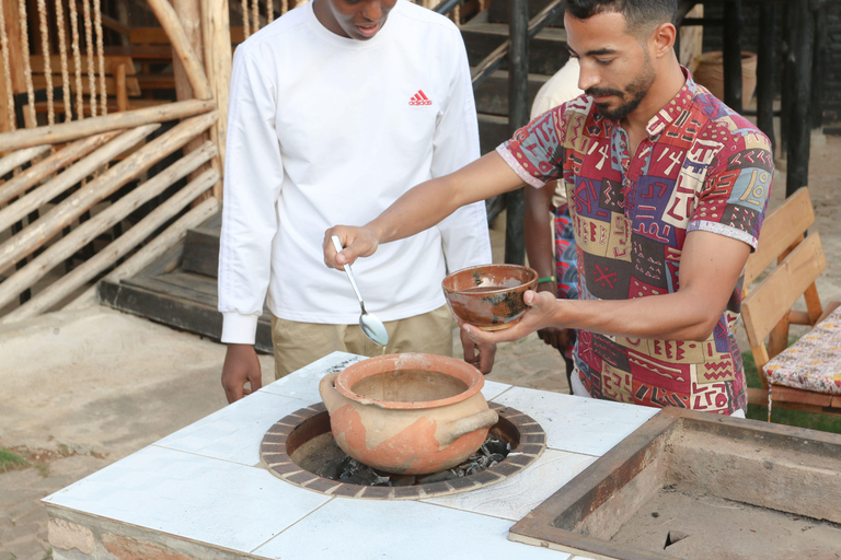 Kampala: Traditional Ugandan Cooking Class & Meal Chicken Luwombo Experience