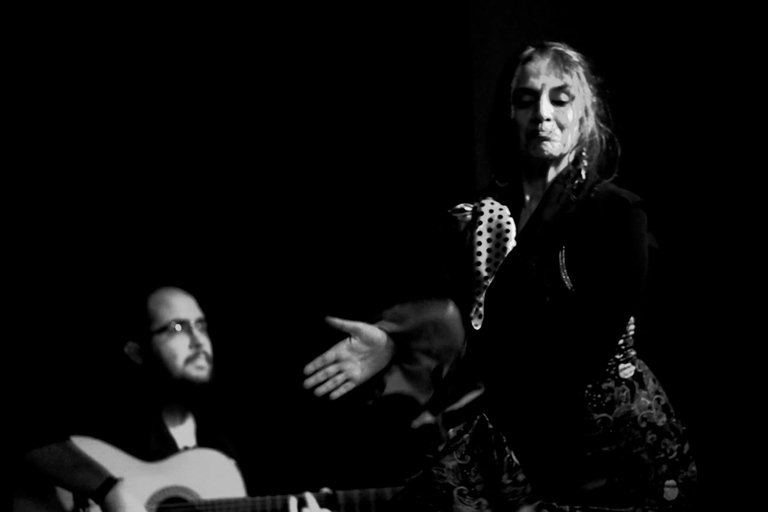 Málaga: show de flamenco no centro de arte KelipéIngresso - C - Mesas altas