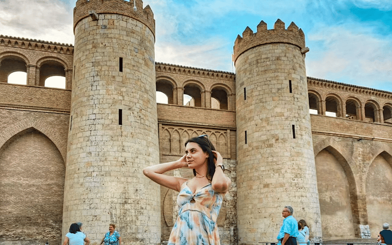 Zaragoza: Complete tour, one thousand and one nights experience with dinner