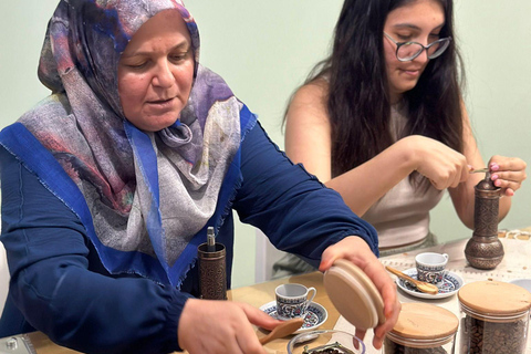 Vilnius: Workshop sulla preparazione del caffè turco e sulla cartomanzia