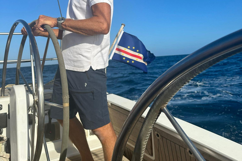 Spektakularna półdniowa żegluga - wyspa Sal, Wyspy Zielonego PrzylądkaPółdniowa wycieczka pod żaglami