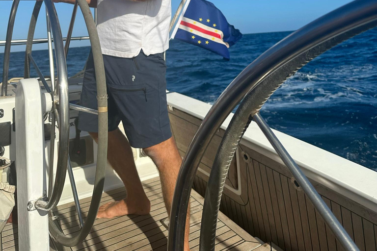 Spektakularna półdniowa żegluga - wyspa Sal, Wyspy Zielonego PrzylądkaPółdniowa wycieczka pod żaglami