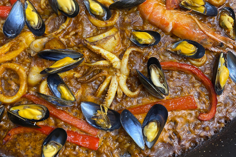 Barcelona: Clase de cocina de paella de marisco y mercado de la Boquería