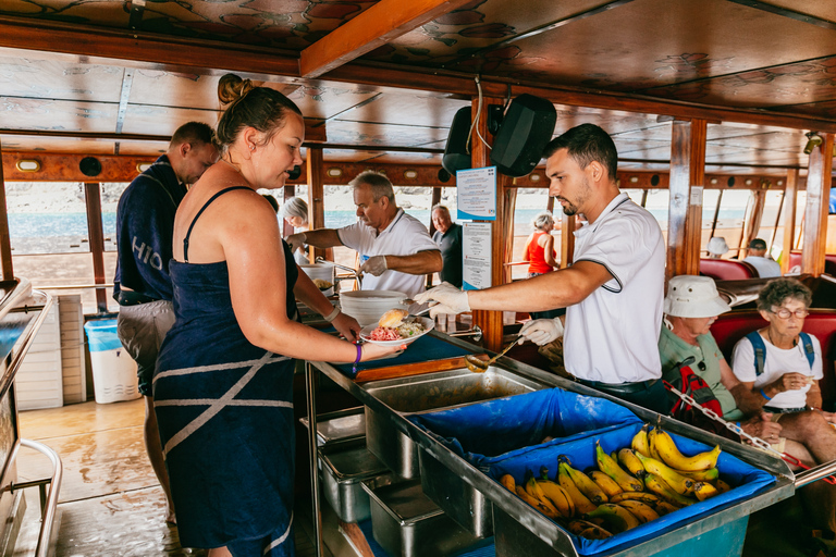 Adeje: osservazione di balene e delfini con pranzo e nuotoCrociera di 4,5 ore con pranzo e bevande Masca Los Gigantes