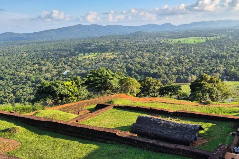 Pasikuda: Sigiriya lion Rock, Village tour & Safari tour