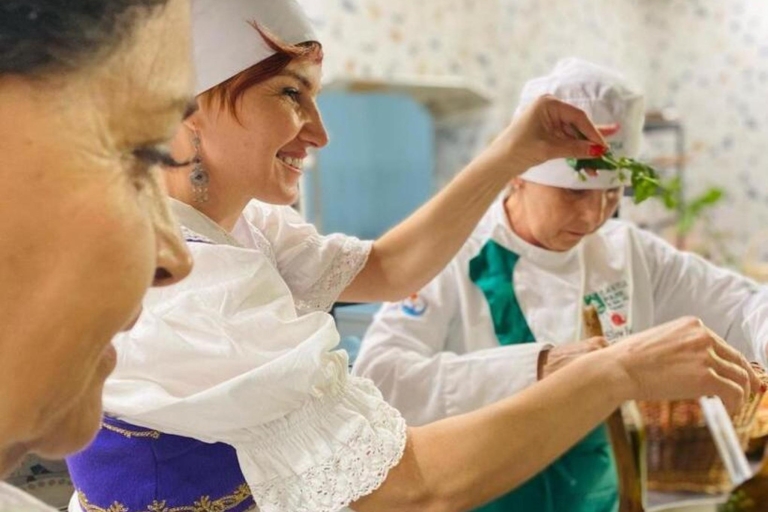 Zabawne lekcje gotowania w Beracie w Albanii