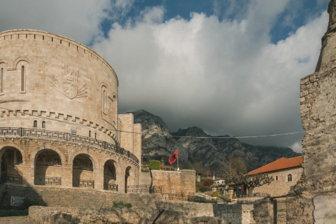 Entdecke die Legenden: Burg Kruja & Sari Salltik