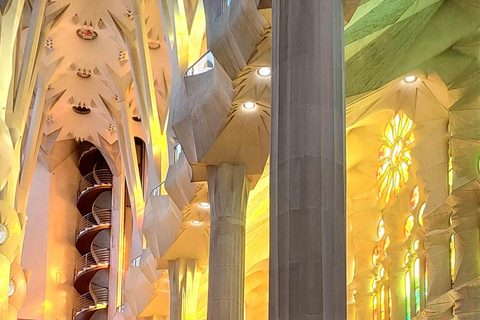 Entradas y Guía: Luces y sombras de la Sagrada Familia