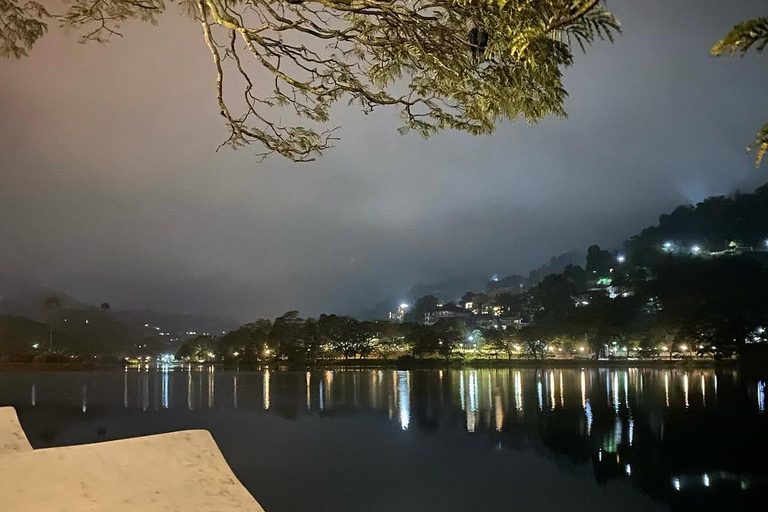 Kandy: City Highlights & Scenic Lake Bike Tour