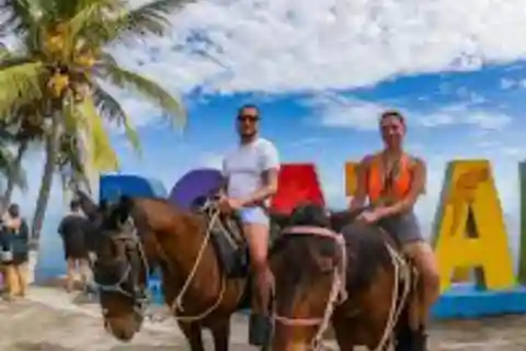 Roatan Horseback Riding Tour + Beach