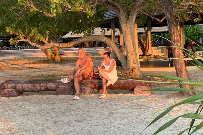 كرابي: غروب الشمس في 7 جزر والسباحة في العوالق مع عشاء شواء