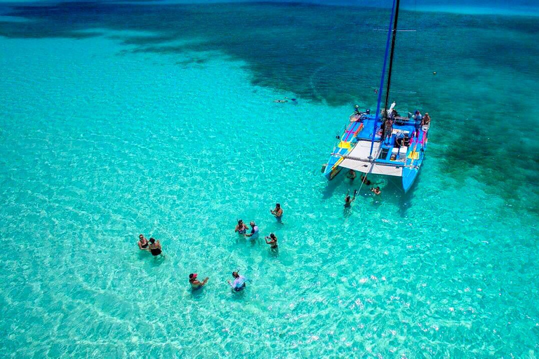 De Cancun: Passeio de catamarã pela Isla Mujeres com almoço e open bar