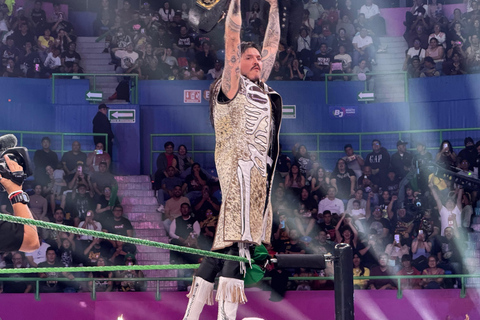 Mexico City:AAA x WWE Lucha Libre Tour with Guide and Ticket Mexico City: Lucha Libre Match with Ice Cream & Guide