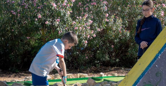 Salou: Minigolf Pass with Gear