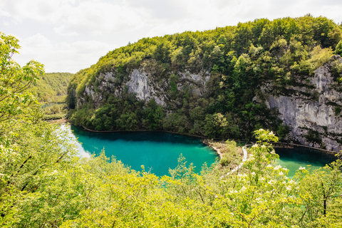 Depuis Split ou Trogir : Visite des lacs de Plitvice avec billets d&#039;entréeDe Split ou Trogir : journée aux lacs de Plitvice